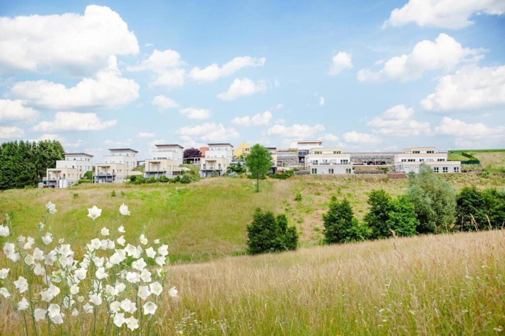 Gaestetraum Mit Wunderschoenem Ausblick Und Garten Apartment Muhldorf Bei Feldbach Exterior photo